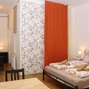 central-prague-wenceslas-square-apartments.praguehotelsweb.com/